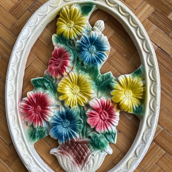 Vintage handmade plaster wall art floral chalkware - Picture 13 of 13